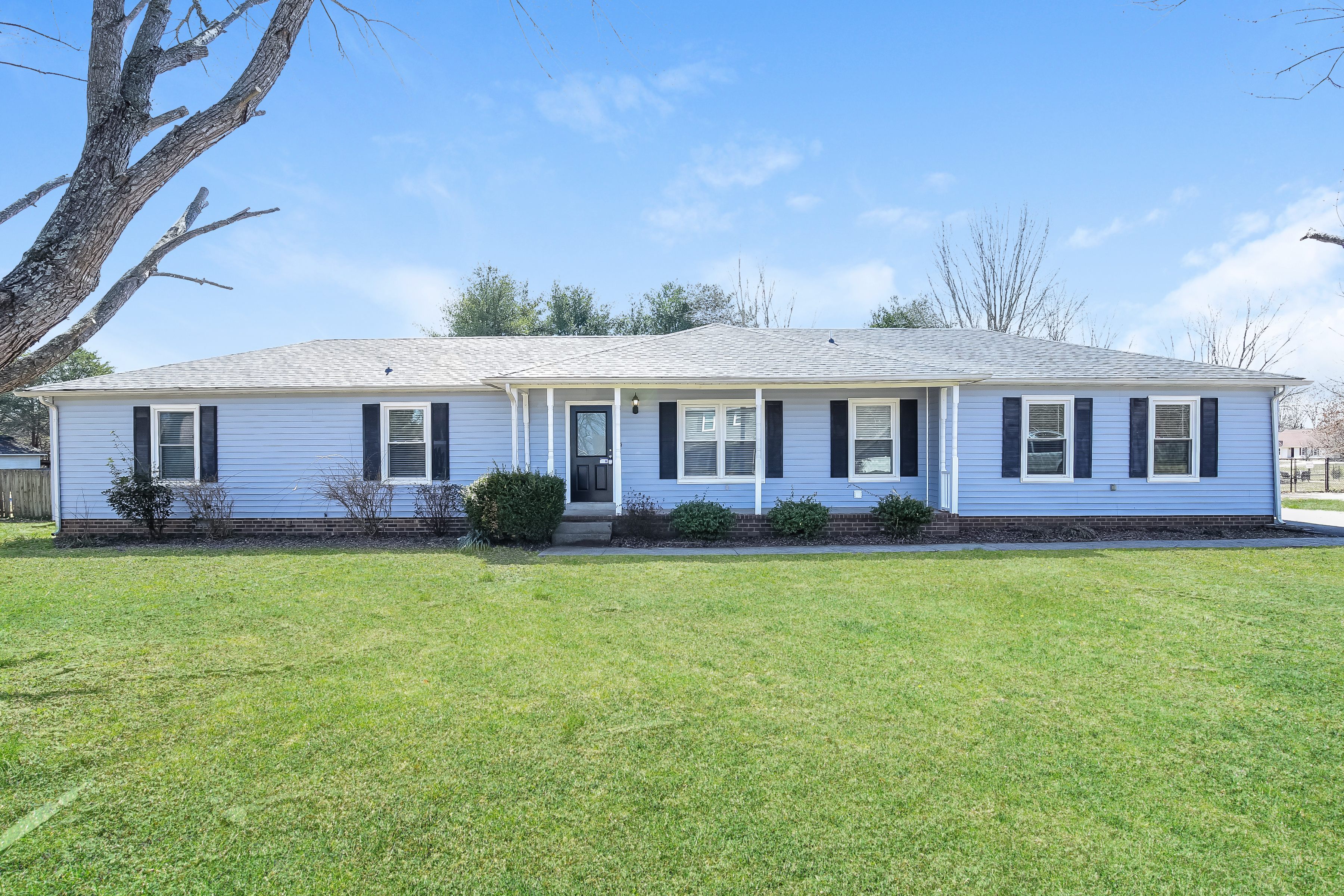 532 LAUREL LN MURFREESBORO, TN 37127